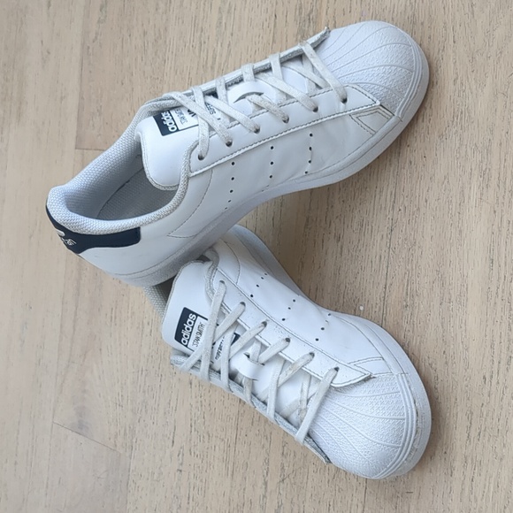 Adidas 2020 Superstan White/Navy Sneakers WM5/M4 - Picture 1 of 8